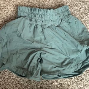 lulu shorts *rare color*